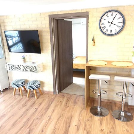 Appartamento Renovated Loft Near The Center Candia Esterno foto