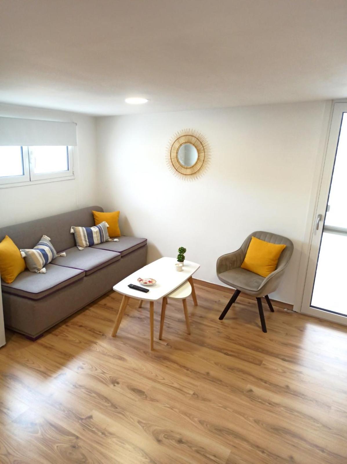 Appartamento Renovated Loft Near The Center Candia Esterno foto